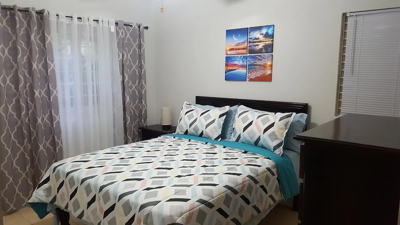 Tallyman Apt Montego Bay 0*,